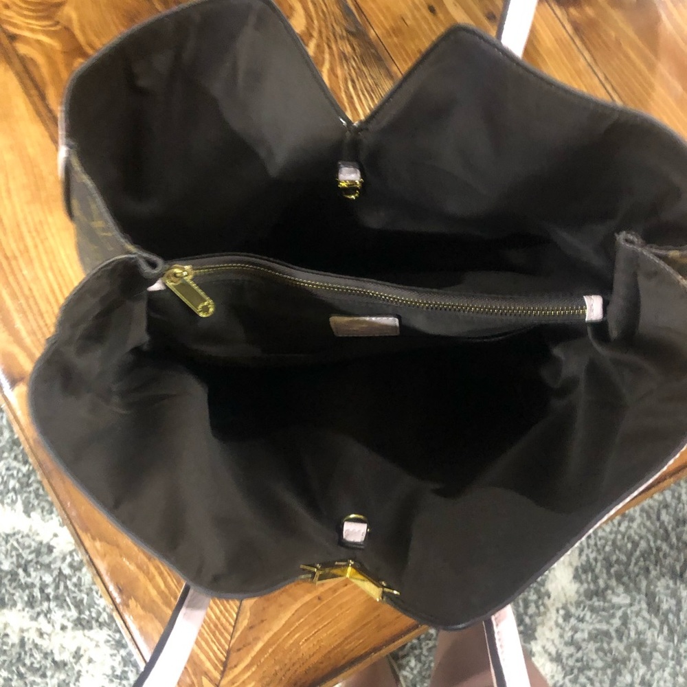 Purse - Picture 2 of 3